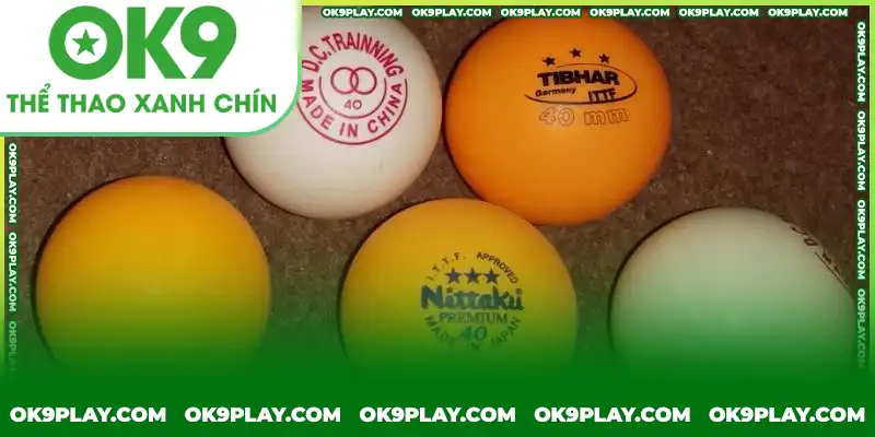2 màu bóng tiêu chuẩn trong bóng bàn là trắng và cam